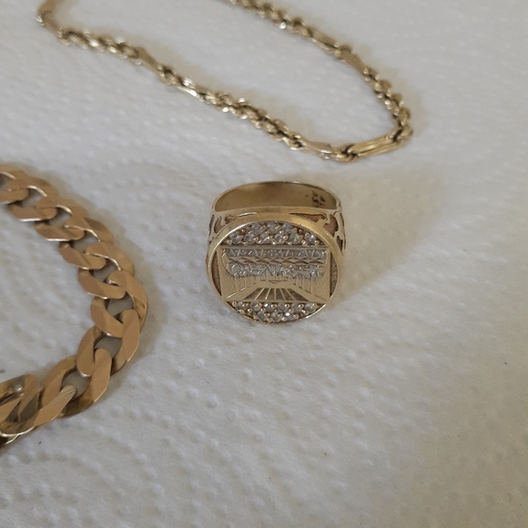 Gold jewelry bundle of (4) unisex - Picture 2 of 16